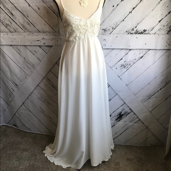 Sorrento Dresses & Skirts - Beautiful white flowing dress